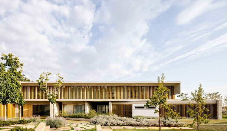 Bosque House / FGMF - Image 1 of 36