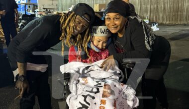 Lil Wayne Gives Cross, Chain to Disabled Fan Forced to Wait 17 Years to See Him