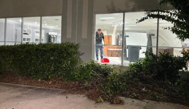 Man dies after crashing into building on Beach Boulevard in Jacksonville: FHP