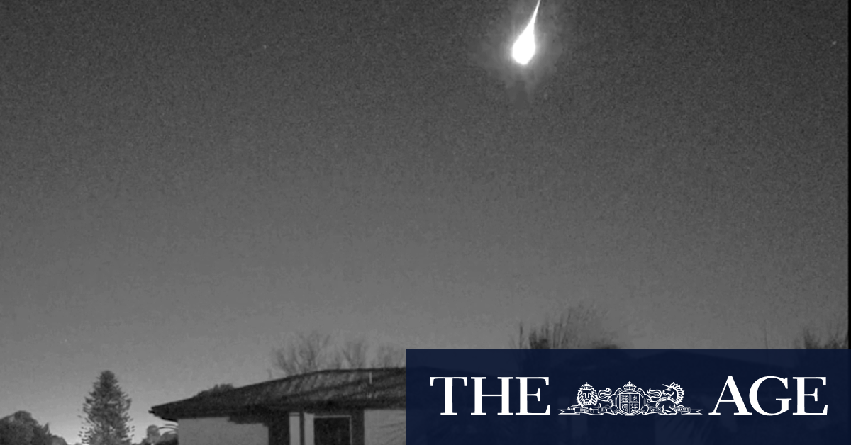 Meteor lights up the sky across Victoria