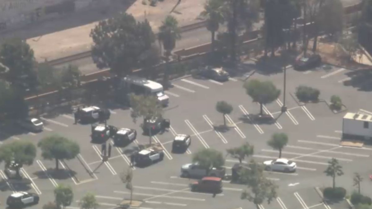 Pursuit leads to standoff in LA Costco parking lot – NBC Los Angeles