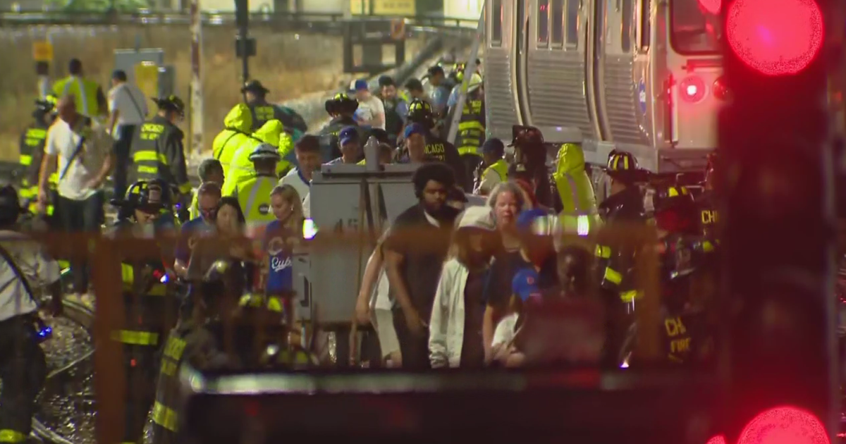 CTA trains evacuated after minor derailment at Howard terminal in Rogers Park