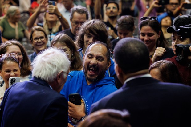 U.S. Sen. Bernie Sanders greets supporters after speaking at a rally at the University of Illinois at Chicago Forum, Aug. 24, 2025. (Armando L. Sanchez/Chicago Tribune)