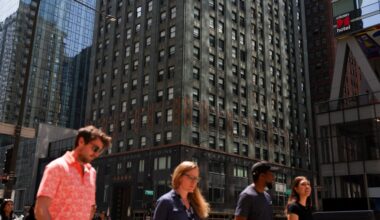 Historic Chicago buildings carry on legacy as hotels