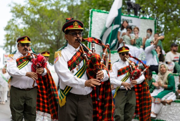 The Midwest Ismaili Pipe Band leads the march down West Devon Avenue to celebrate Pakistan Independence Day on Aug. 10, 2025, in the West Rogers Park neighborhood of Chicago. (Brian Cassella/Chicago Tribune)