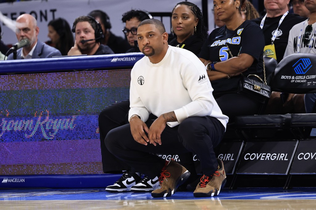 Chicago Sky coach Tyler Marsh ejected in loss to Connecticut Sun