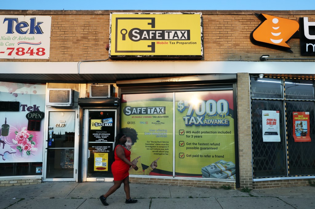 Proposed storefront sign restrictions in Chicago create controversy