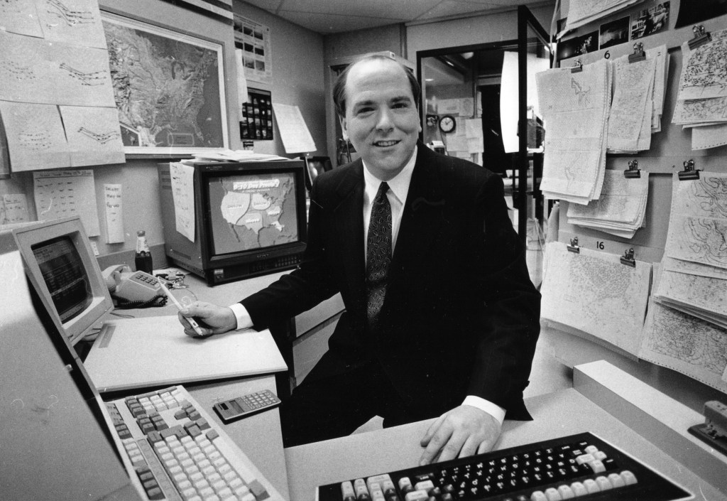Tom Skilling signs on as meteorologist at WGN-TV