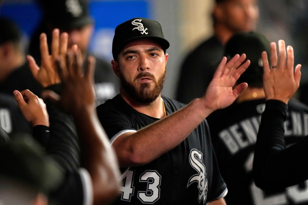 Chicago White Sox win 1-0 after Miguel Vargas is scratched
