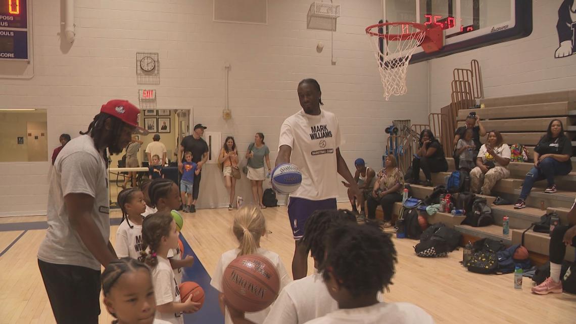 Phoenix Suns center Mark Williams hosts first annual youth basketball camp in Norfolk