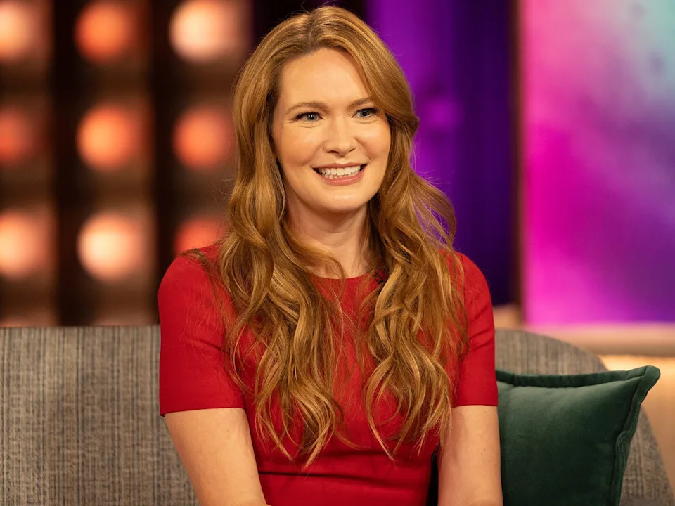Sarah J. Maas smiles on "The Kelly Clarkson Show" in January 2024.