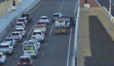 Perth traffic: Roe Highway and Mundijong Road backed up after crashes