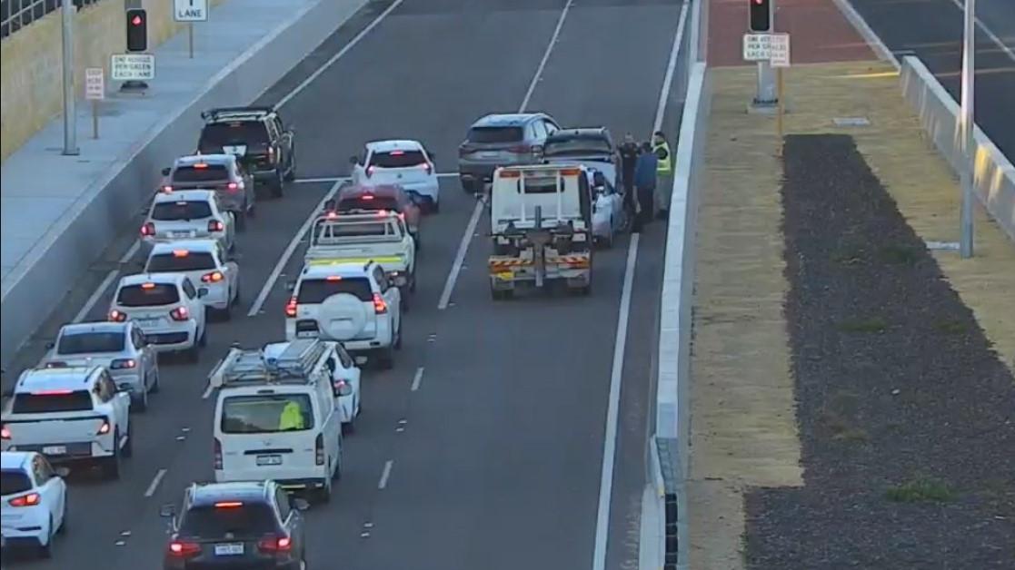 Perth traffic: Roe Highway and Mundijong Road backed up after crashes