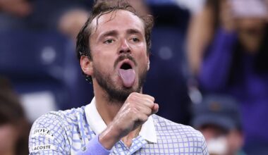 The strange gesture with which Medvedev reacts after conceding a break to Bonzi. Photo: Getty