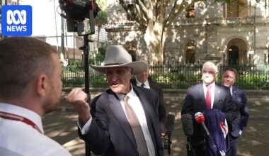 Bob Katter threatens journalist at press conference in Brisbane