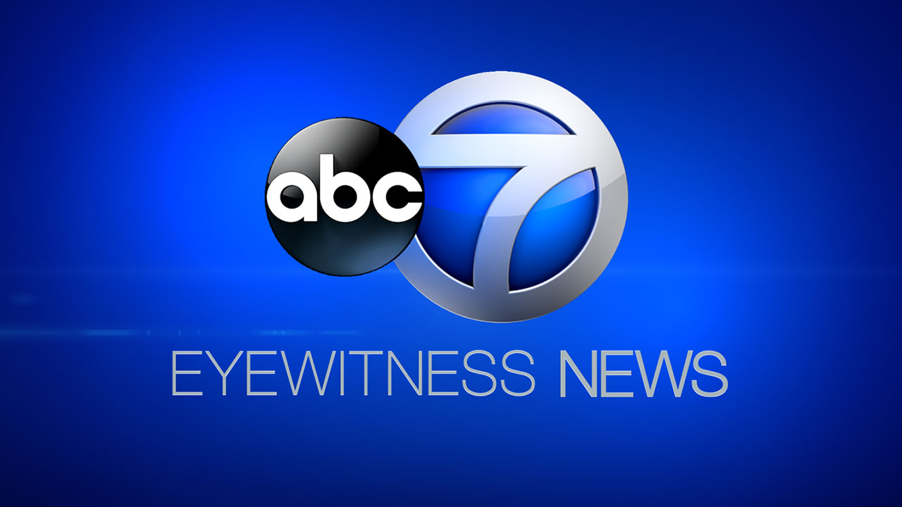 Chicago firefighter injured in fire near West Thomas Street, North Waller Avenue in Austin, CFD officials say