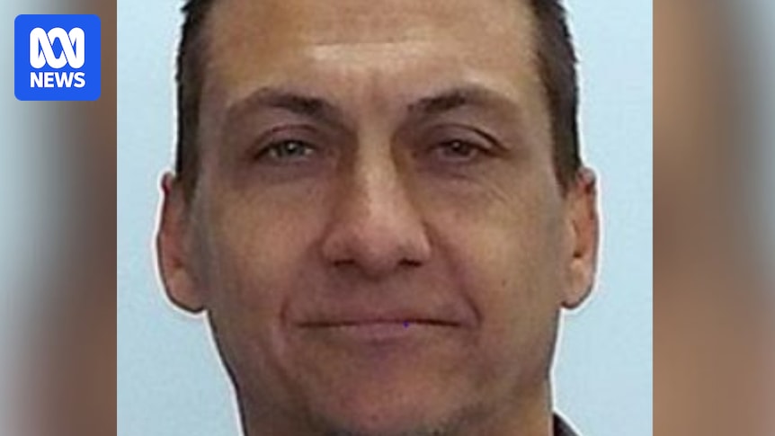 Heavily armed fugitive Dezi Freeman remains at large in Victorian bushland