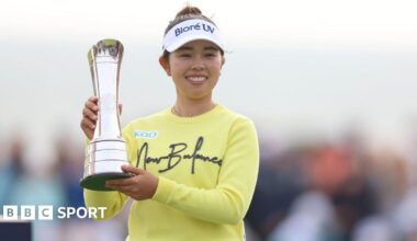 Miyu Yamashita holds the Women's Open trophy