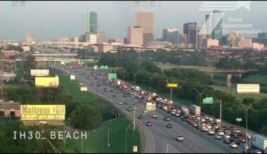 Fort Worth, Texas traffic: Crash shuts down I-30