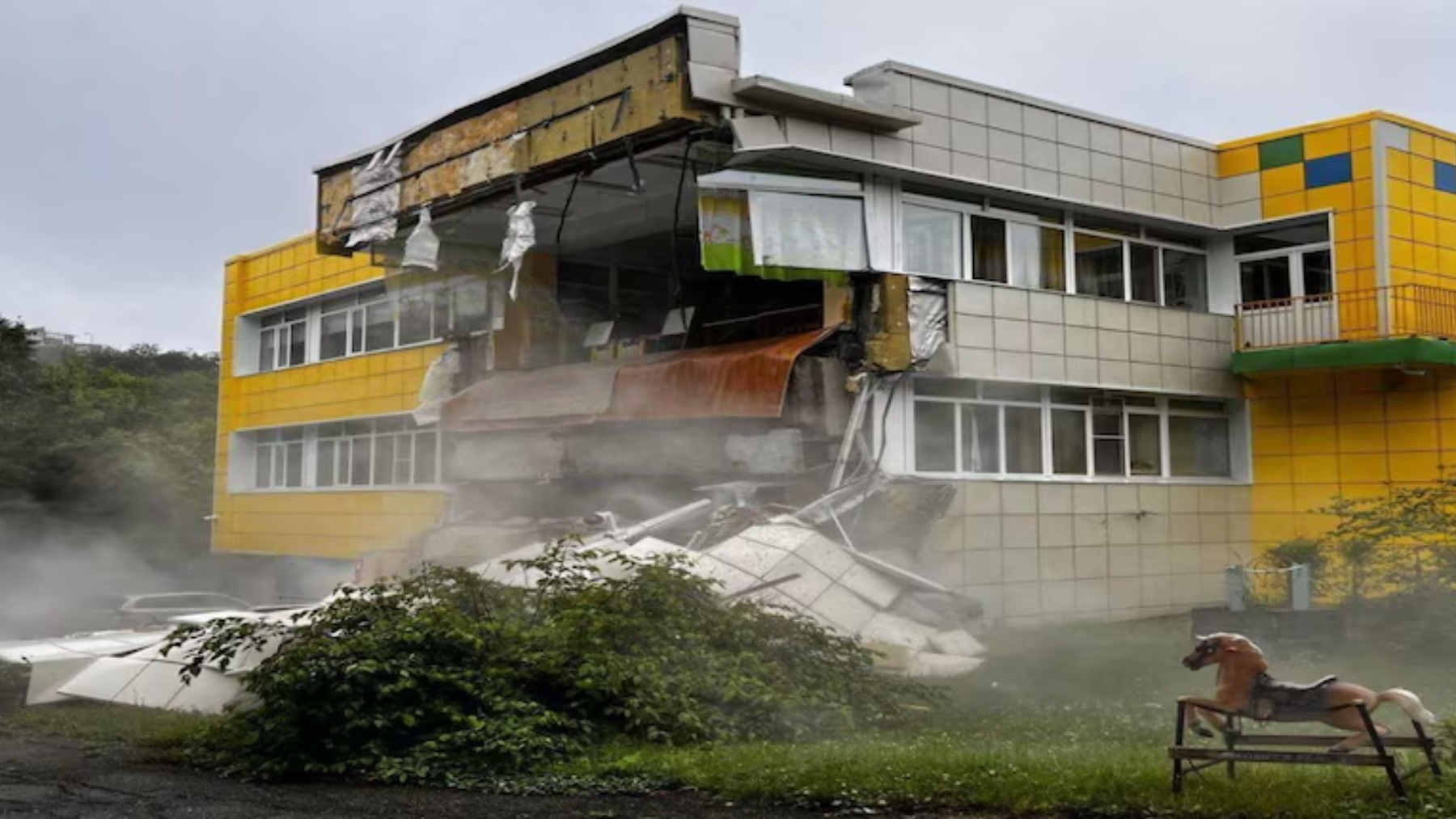 When the earth shakes and the sea recedes - what to do and how to survive a tsunami