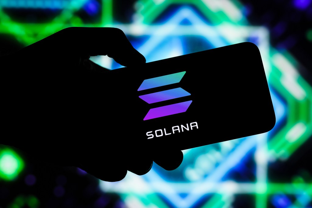Solana features prominently as a high‑growth, high‑risk network vying for broader institutional acceptance.
