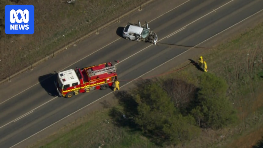 Two dead after head-on collision at Toolern Vale, north-west of Melbourne