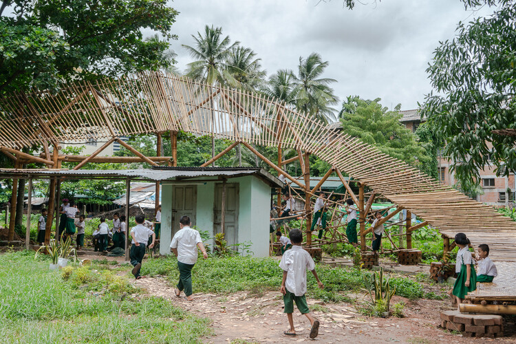 Evolving Urban Playgrounds: 5 Design Strategies and 31 Projects Around the Globe - Image 1 of 39