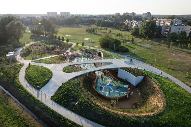 Evolving Urban Playgrounds: 5 Design Strategies and 31 Projects Around the Globe - Image 17 of 39