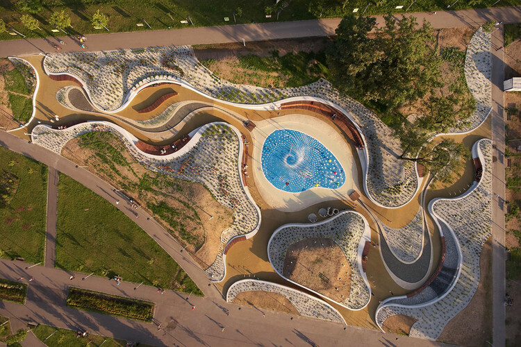Evolving Urban Playgrounds: 5 Design Strategies and 31 Projects Around the Globe - Image 19 of 39