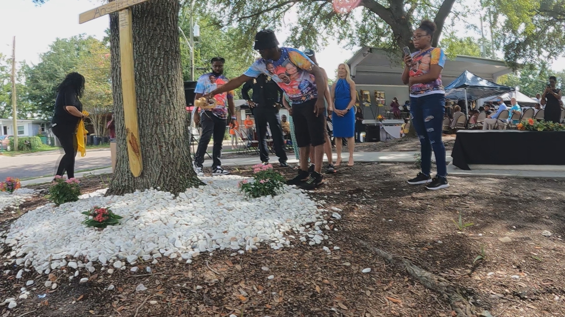 Memorial held on 2nd anniversary of Jacksonville Dollar General mass shooting