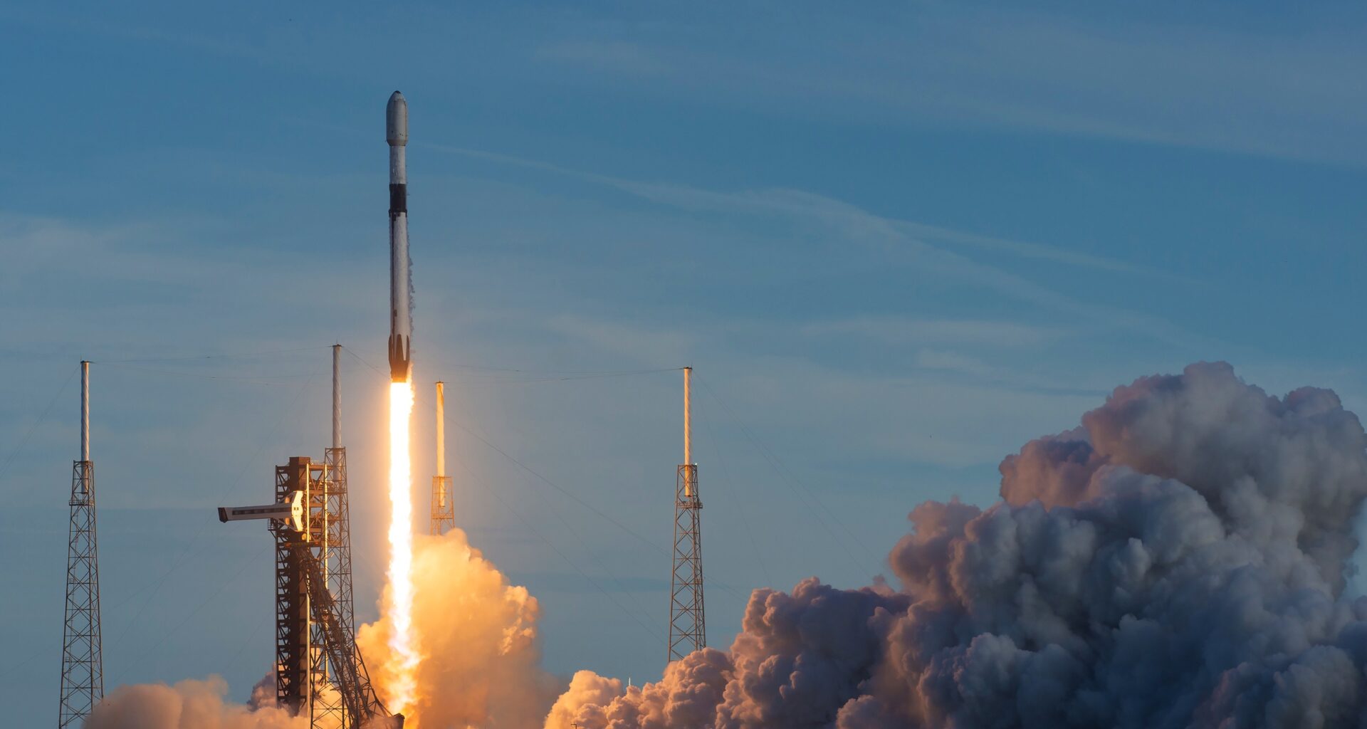 White House issues executive order to revamp commercial space regulations