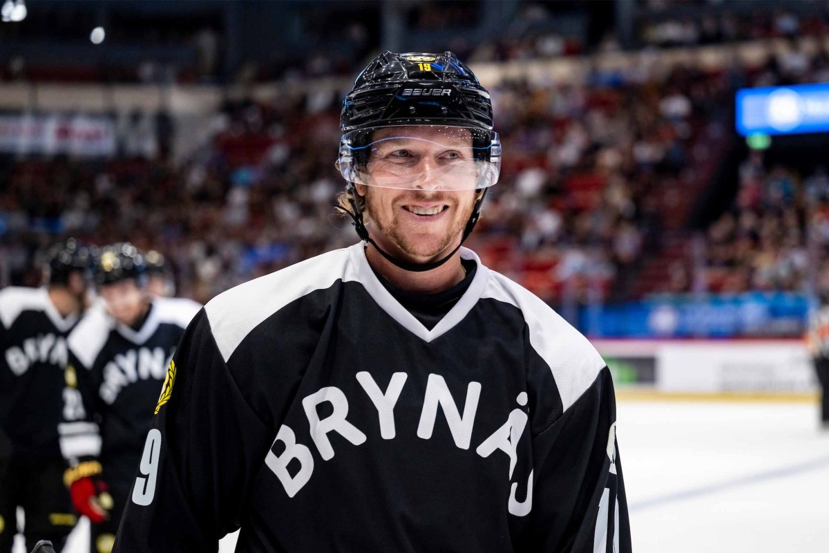 Nicklas Backstrom honored with tribute during Brynäs’ annual ‘Black and White’ game: ‘If I hadn’t played the match right after, I probably would have shed a few tears’
