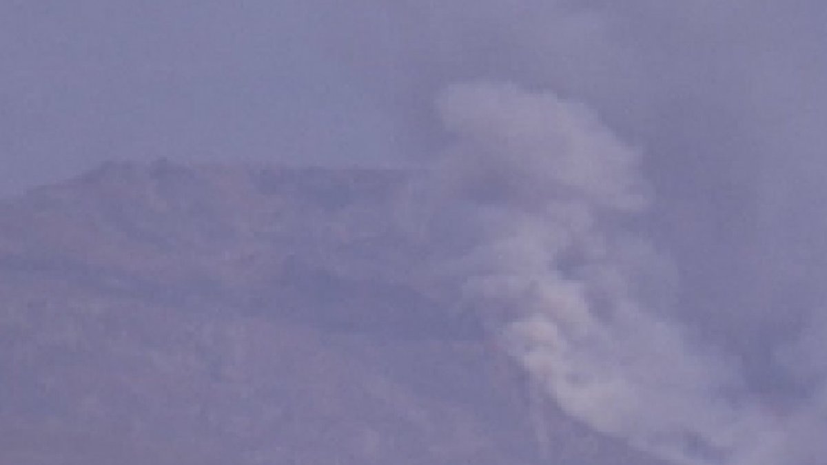 Water-dropping aircraft attack Canyon Fire – NBC Los Angeles