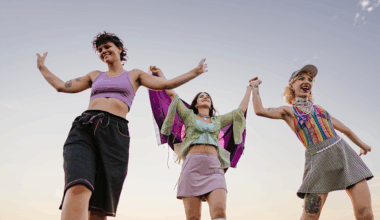 12 Best Friendship Apps That Can Help You Meet New People