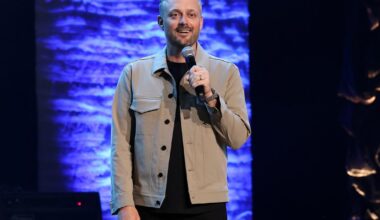Nate Bargatze adopts a dog while in Philadelphia for comedy tour, names her "Philly"