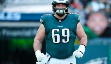 Landon Dickerson carted off field at Eagles open practice with apparent leg injury