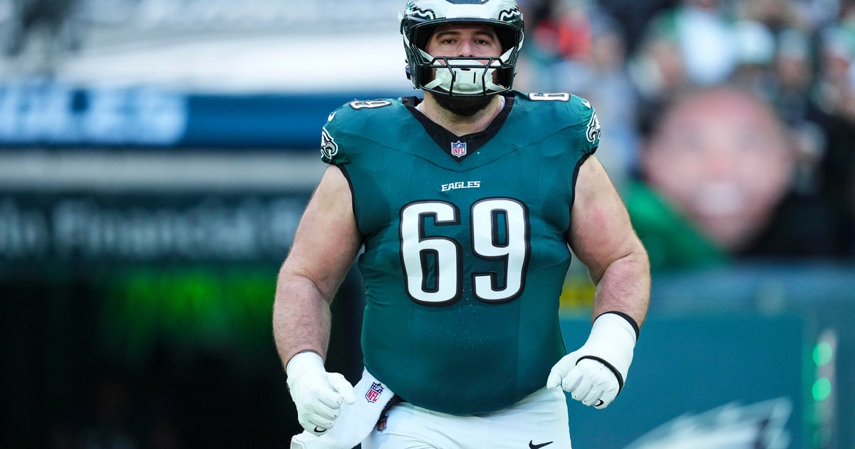 Landon Dickerson carted off field at Eagles open practice with apparent leg injury
