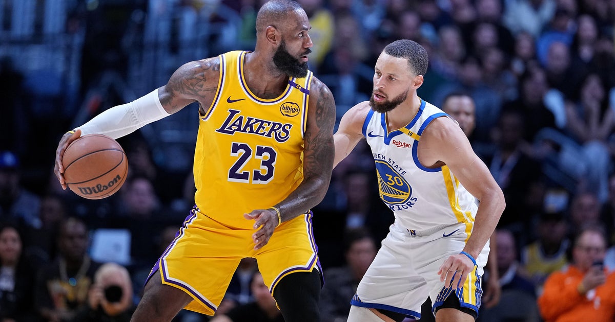 Golden State Warriors' 2025-2026 regular season schedule features more holiday games, some late tip-offs
