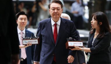 South Korea's jailed ex-leader Yoon resists questioning by taking off his clothes and lying on the floor