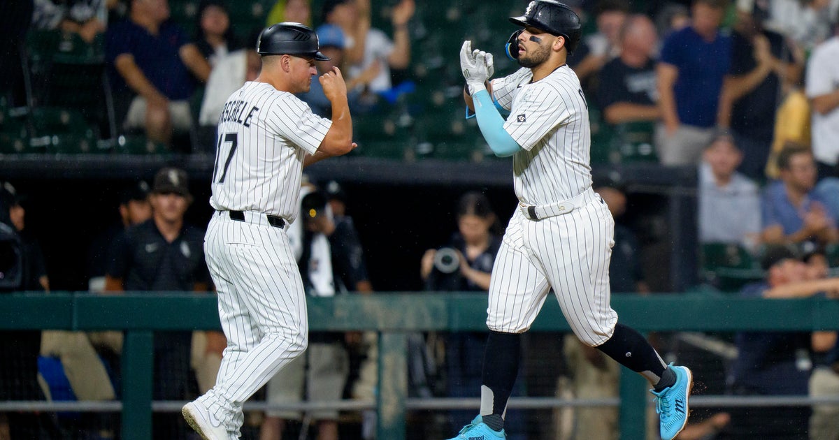 White Sox score five in fifth inning to beat Tigers