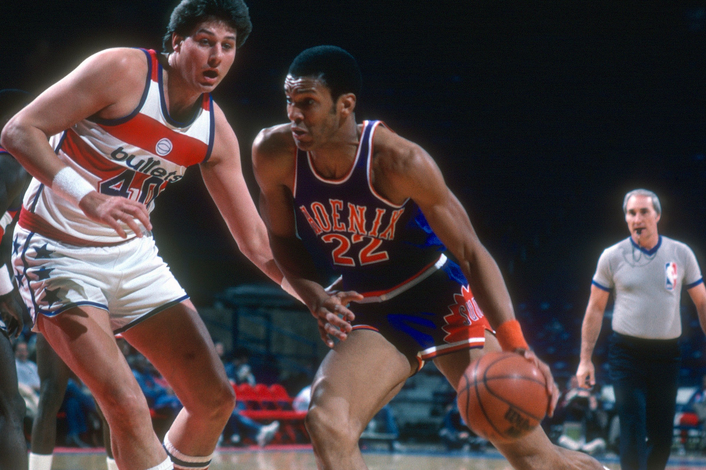 LANDOVER, MD - CIRCA 1982: Larry Nance #22 of the Phoenix Suns drives on Dave Batton #40 of the Washington Bullets during an NBA basketball game circa 1982 at the Capital Centre in Landover, Maryland. Nance played for the Suns from 1981-88. (Photo by Focus on Sport/Getty Images)