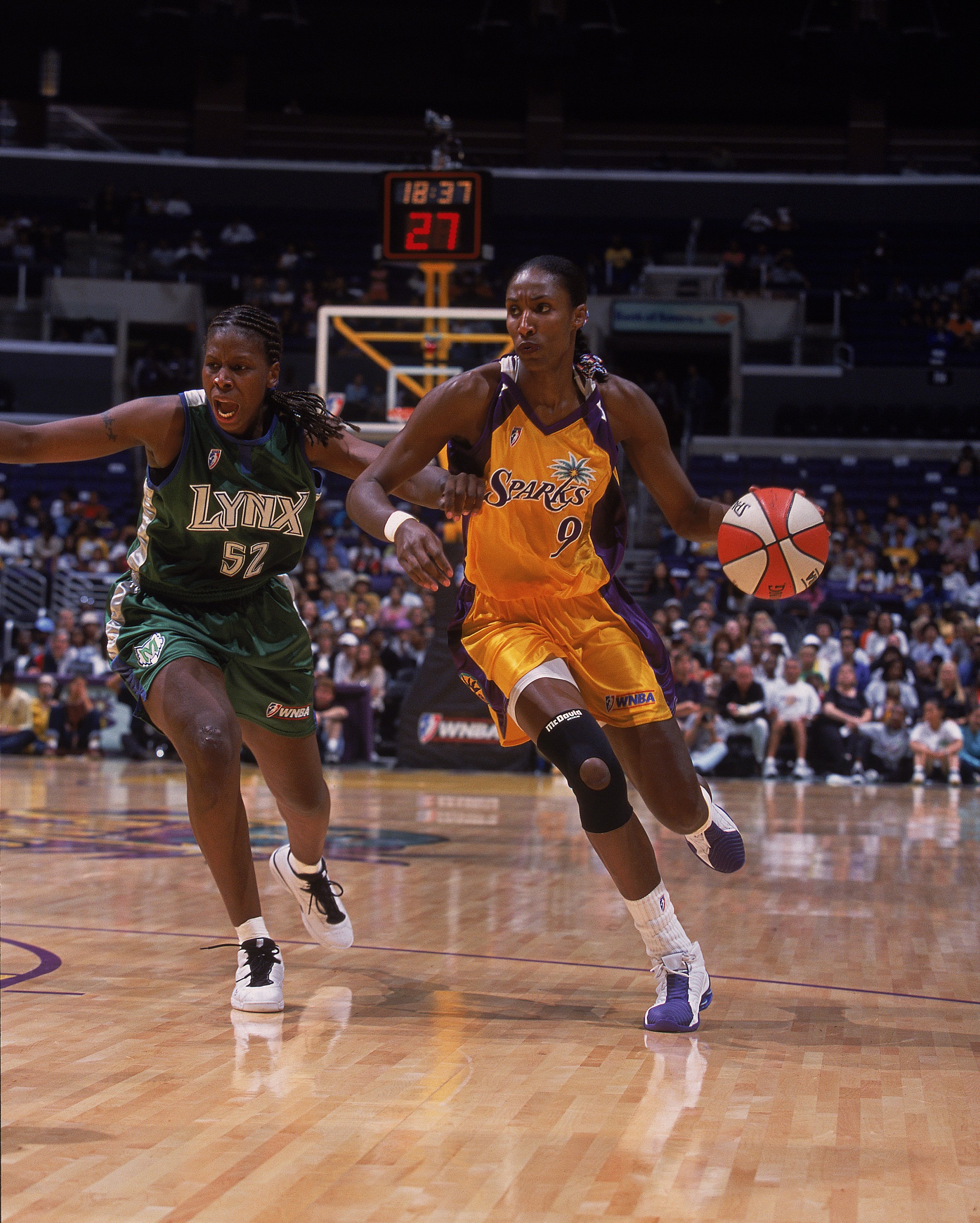 Val Whiting defends Lisa Leslie during a 2001 game.