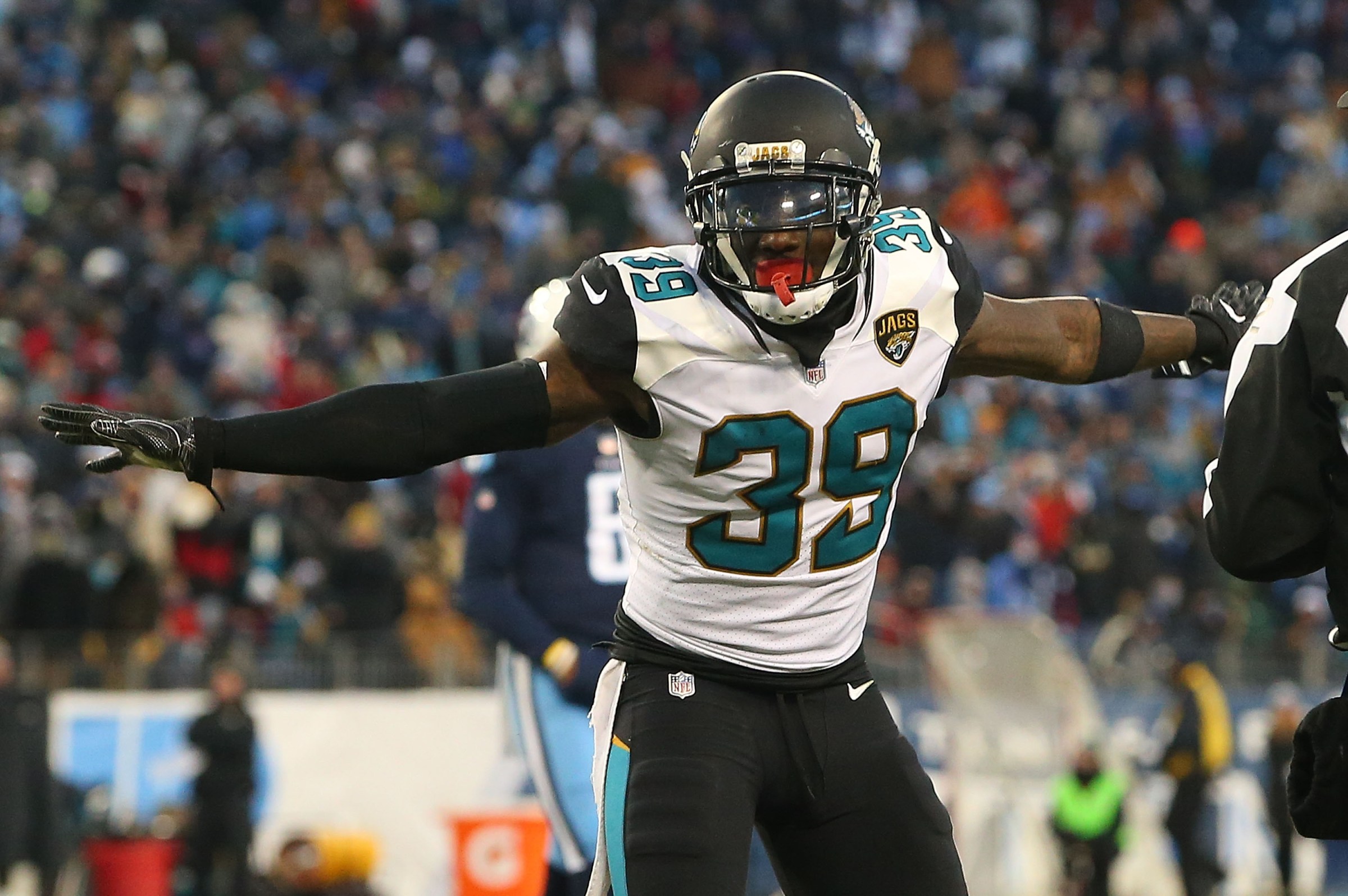 NASHVILLE, TN - DECEMBER 31: Tashaun Gipson #39 of the Jacksonville Jaguars plays against the Tennessee Titans at Nissan Stadium on December 31, 2017 in Nashville, Tennessee. (Photo by Frederick Breedon/Getty Images)