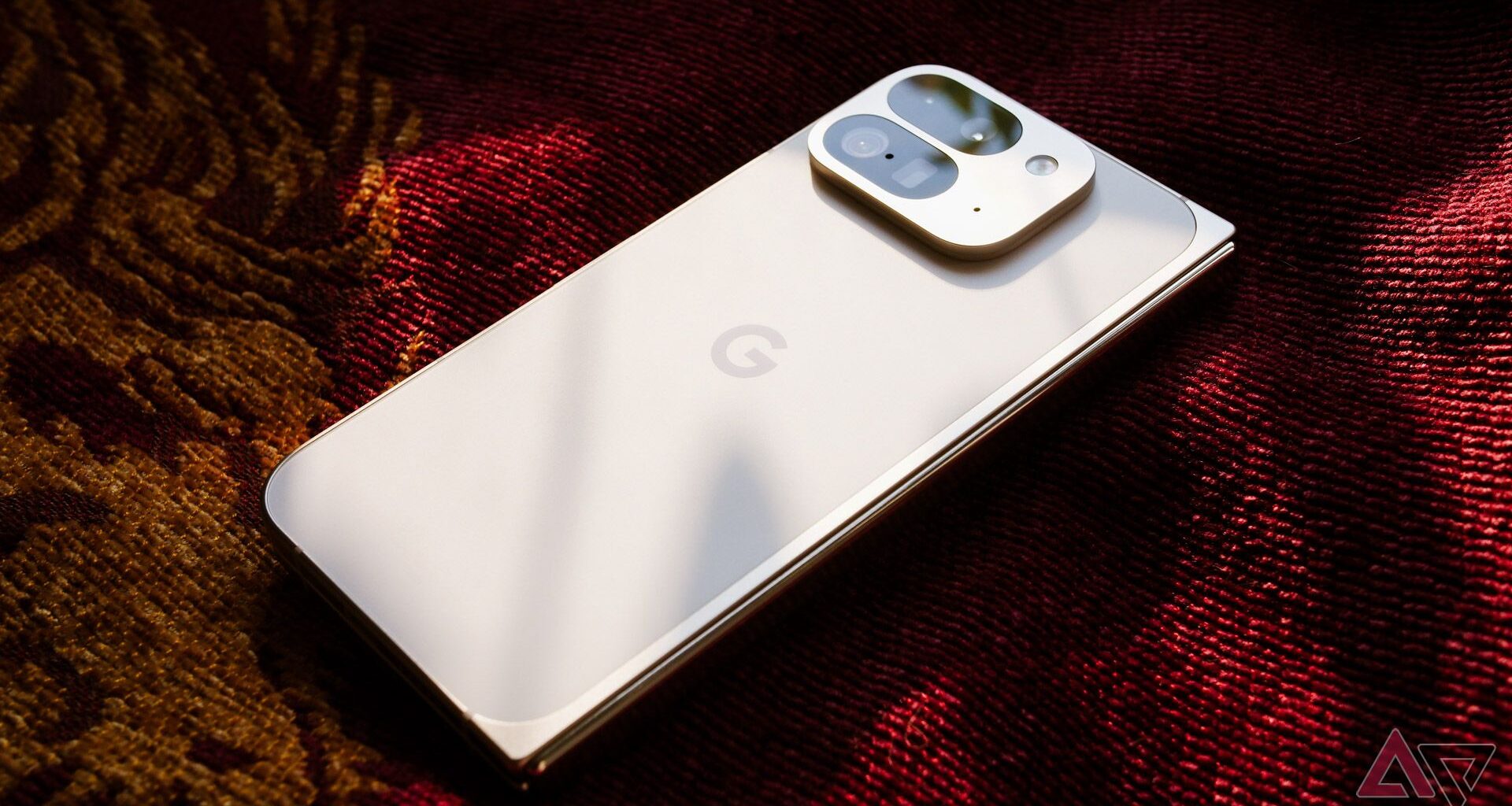 Google publishes foldable teaser featuring previously unseen name
