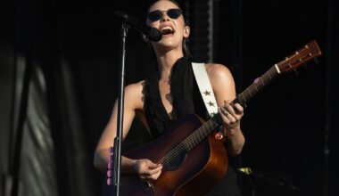 Gracie Abrams Covers Taylor Swift's 'All Too Well' During L.A. Concert