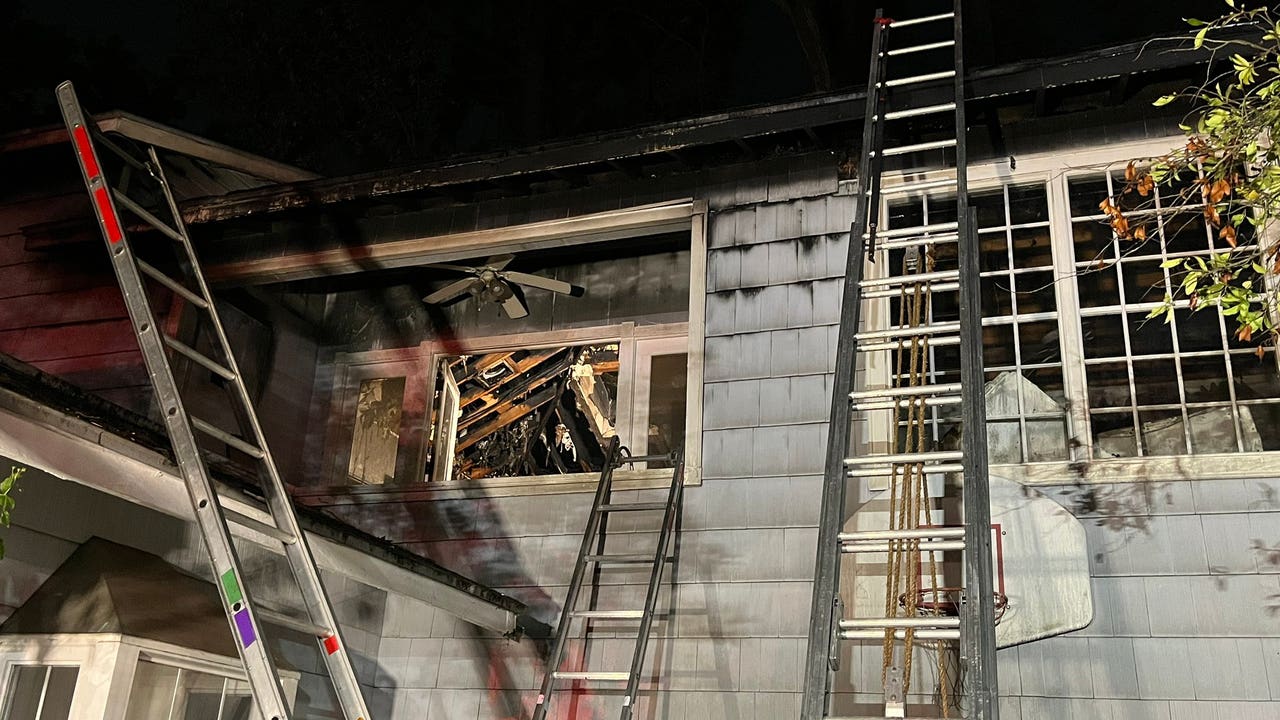 Houston Wedgewood Lane fire: Firefighter injured