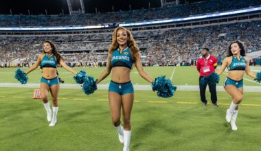 Navy reservist joins Jacksonville Jaguars cheerleading team – 104.5 WOKV