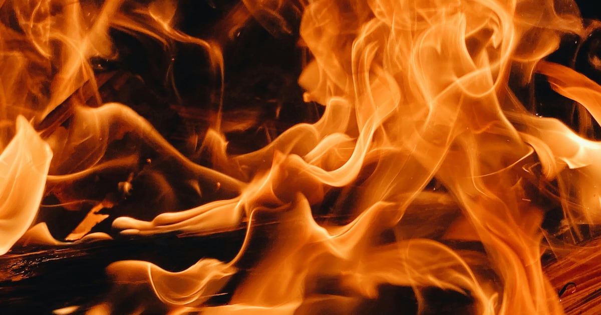Man reads a book while south Georgia courthouse burns around him – WSB-TV Channel 2