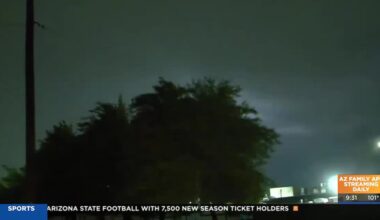 Rain, lightning, thunder roll through parts of Phoenix