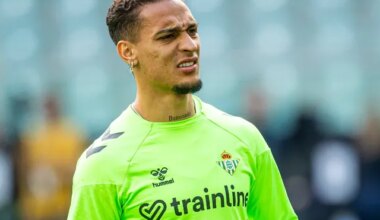 Man United accept Antony bid but transfer saga takes 'dramatic turn' as Real Betis release statement